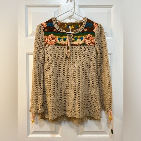 Free People Boho Sweater Beige Crochet Quilted Scalloped Hem Cottage Women's XS - Picture 1 of 10